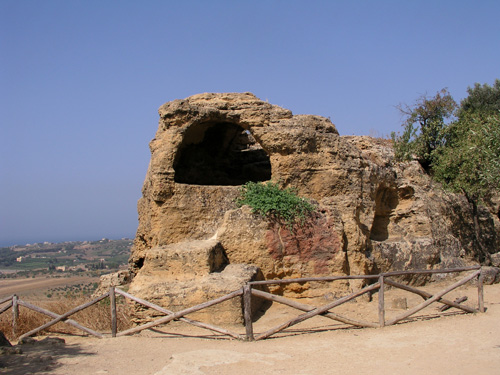 012-072504-13-Burial caves, Agrigento